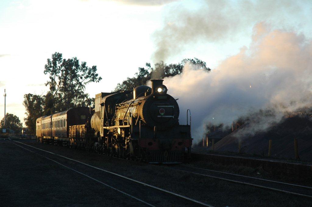 As the sun takes a bow, the mixed train  from Pretoria enters Zonderwater station. Here is a major industrial plant where additives for iron ore are processed. Back in time, this station was the end point for the Italian Prisoners of War during WW2. Class 24 number 3664