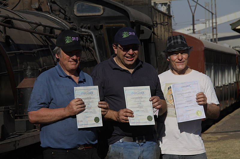 l to r: Tony, Gabor and Nathan proudly display their certificates