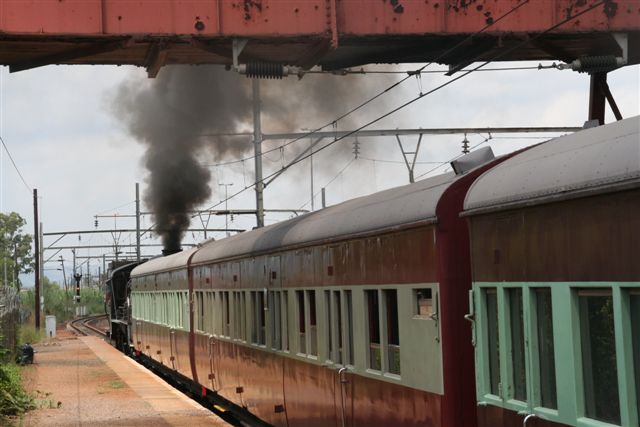 Pyramid departure. 3664 leaves for Capital Park with empty stock.
