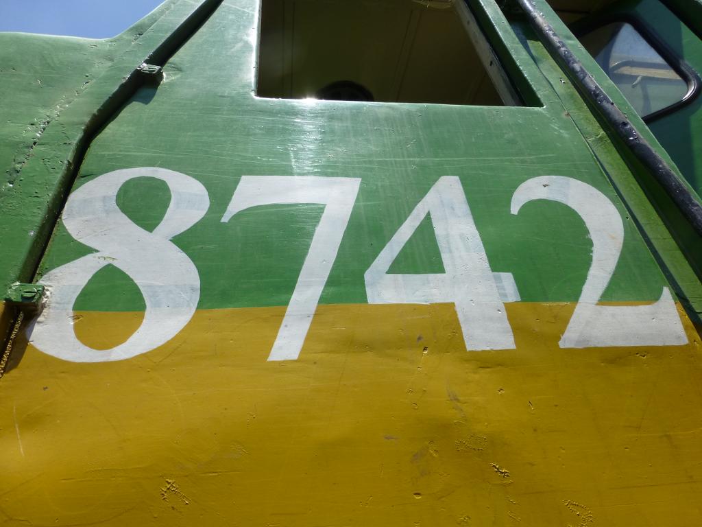 8742