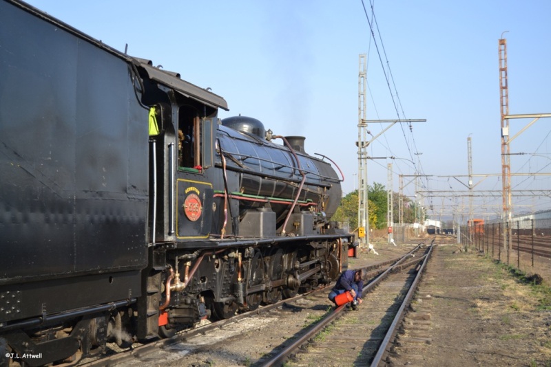 With the shunting complete, No 1535s crew prepares her for the trip ahead.