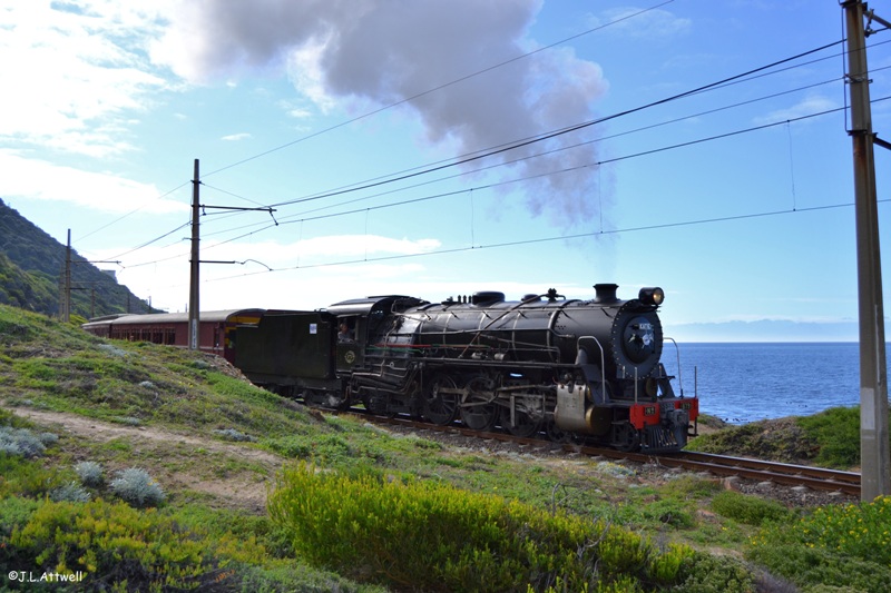 879 makes her way down the last few kilometers towards Simons Town.