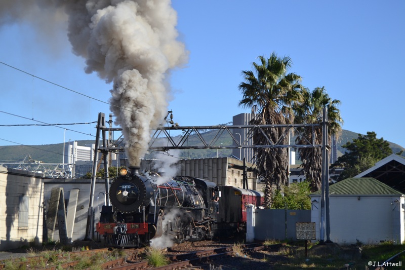 With the passengers onboard and the route set for the mainline, 879 departs monument station with plenty of smoke.