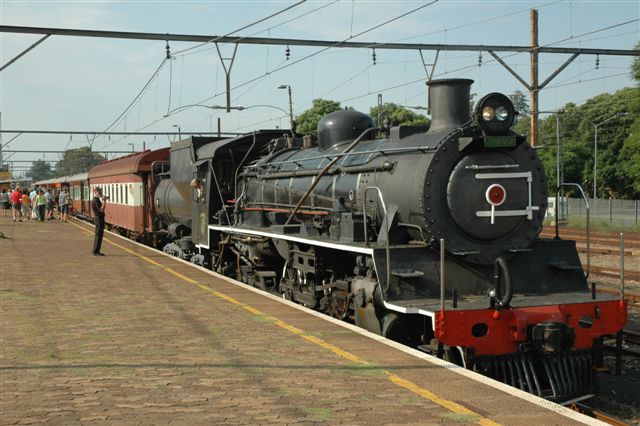 On the return leg of the Tshwane Xplorer, a new addition to our fleet was collected at Pretoria North. This third class sitter will hopefully be restored.