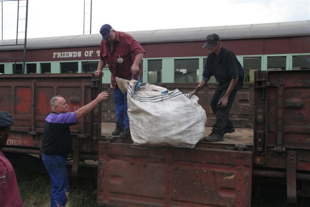 Attie and Piet with Spikkels offloading donated sandpaper.<br /><br />Photo by Chris Janisch 13/03/08
