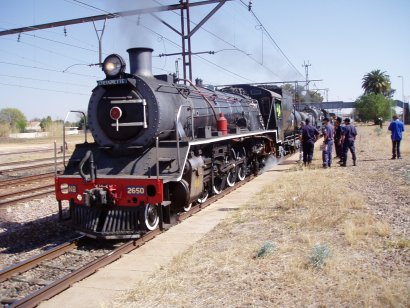FOTR's 19D number 2650 at Rayton with the fire chase crew<br /><br />Photo by John Ashworth 24/08/07