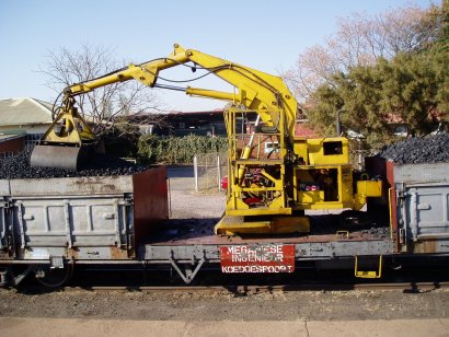 Reefsteamers' coal grab at Capital Park<br /><br />Photo by John Ashworth August 2007