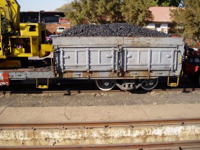 Reefsteamers' coal grab at Capital Park<br /><br />Photo by John Ashworth August 2007