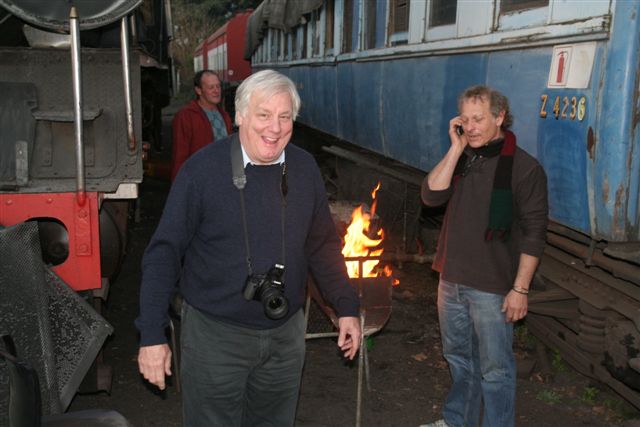 Shedbraai. Steve A, Les and Nathan - on the phone again!