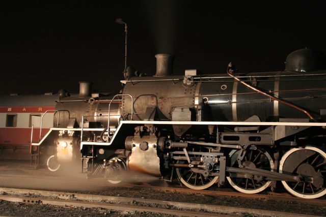 The front end of 2650 can be seeing poking out behind 3664, with a 3rd class main line sitter coach as the backdrop