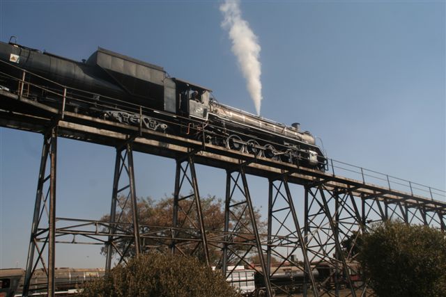 The coalstage dolly eases down the ramp to pick up the next load...