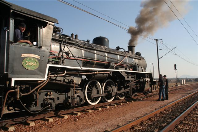 Halted briefly in Pyramid South yard, fireman Berelowitz catches a breather while the driver and pilot examine the engine.