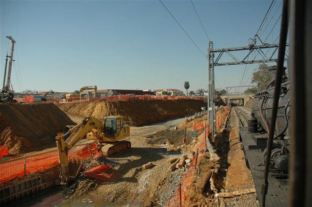 As the monthly Tshwane Xplorer rolls downgrades towards Hartebeespruit halt, the earthworks and construction for the Gautrain become more advanced with each train. Here is the Terminus area for the Gautrain near Rissik/Hatfield area.