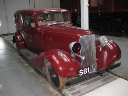 Car fitted with rail wheels