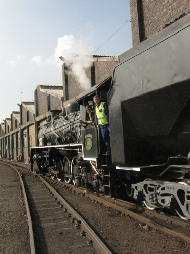 Fireman Berelowitz, keeps a  good lookout, as Class 24 No 3664 backs into the Witbank Loco, in a shunt move to detached FOTR's accomdation vehicles!