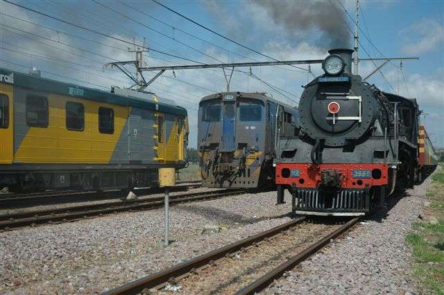 Motive power meet. Metro, Transnet Freight Rail and Friends Of The Rail. A solitary spot on the railway system