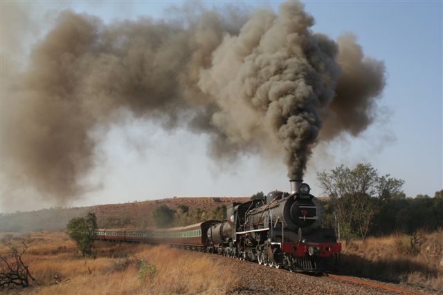 FOTR's &amp;quot;Pocket Rocket&amp;quot;, class 24 3664 &amp;quot;Joanna&amp;quot;, is seen biting into the abattoir curve above Cullinan on 15 September 2007.
