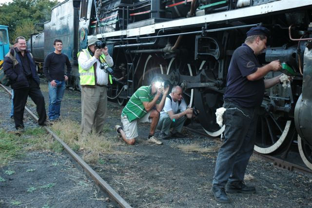 Paparazzi scramble for position to record Shedman Gabor Kovacs, at work on locomotive duties. Courtenay Champion, Henry Lazenby, Kevin Wilson-Smith, Chris Janisch (flashing!) and Geoff Cooke jostle for the best position