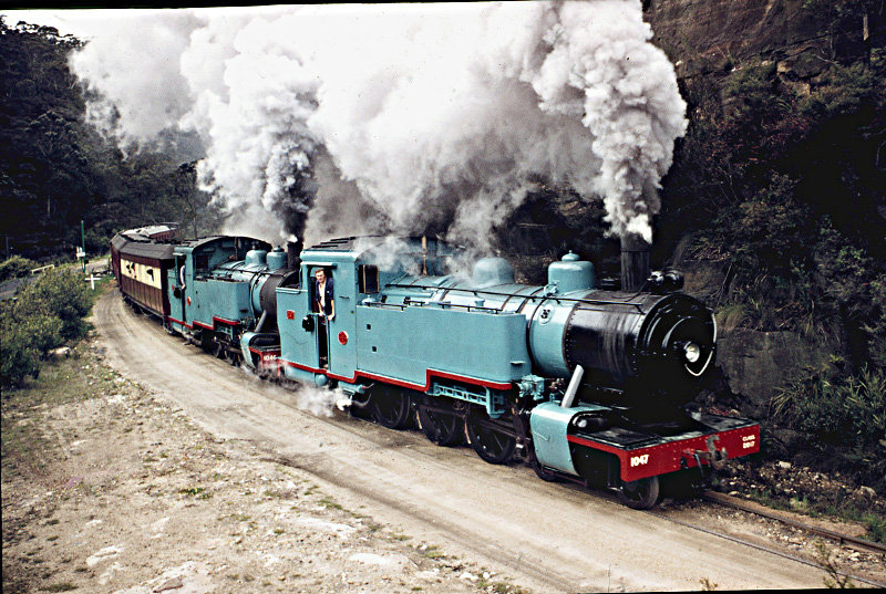 DD17s 10471046 1978 Zig Zag.jpg