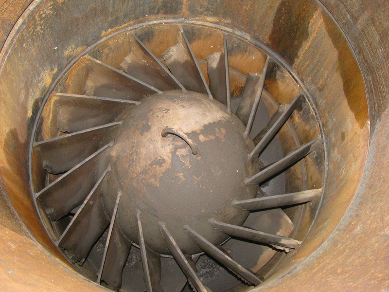 This is how a condenser's smokebox fan looks, well protected because of sail.