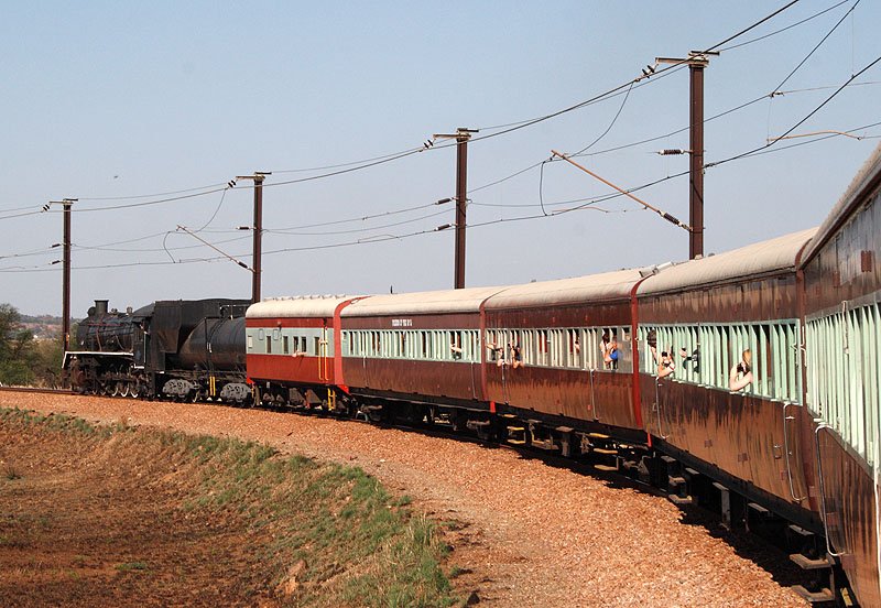 2650 leads Tshwane Xplorer around balloon, Pyramid South, 2009.09.27