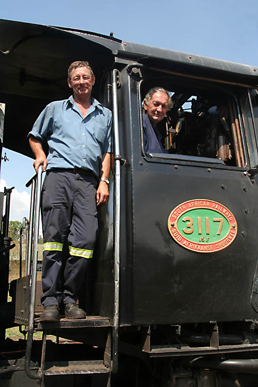 Driver Cliff Petzer, fireman ex-Beaconsfield driver Daantjie Hanekom