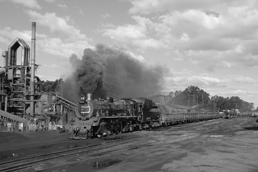 3664 taking a load of out Davsteel at Zonderwater on the afternoon of 9 June<br /><br />Photo by Chris Janisch 09/06/07