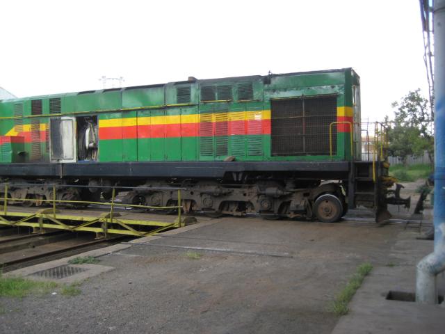 9213 rumbles off the traverser